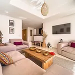 Cosy, Bright Apartment, Residence Pool And Garden