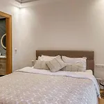 Cosy, Bright Apartment, Residence Pool And Garden