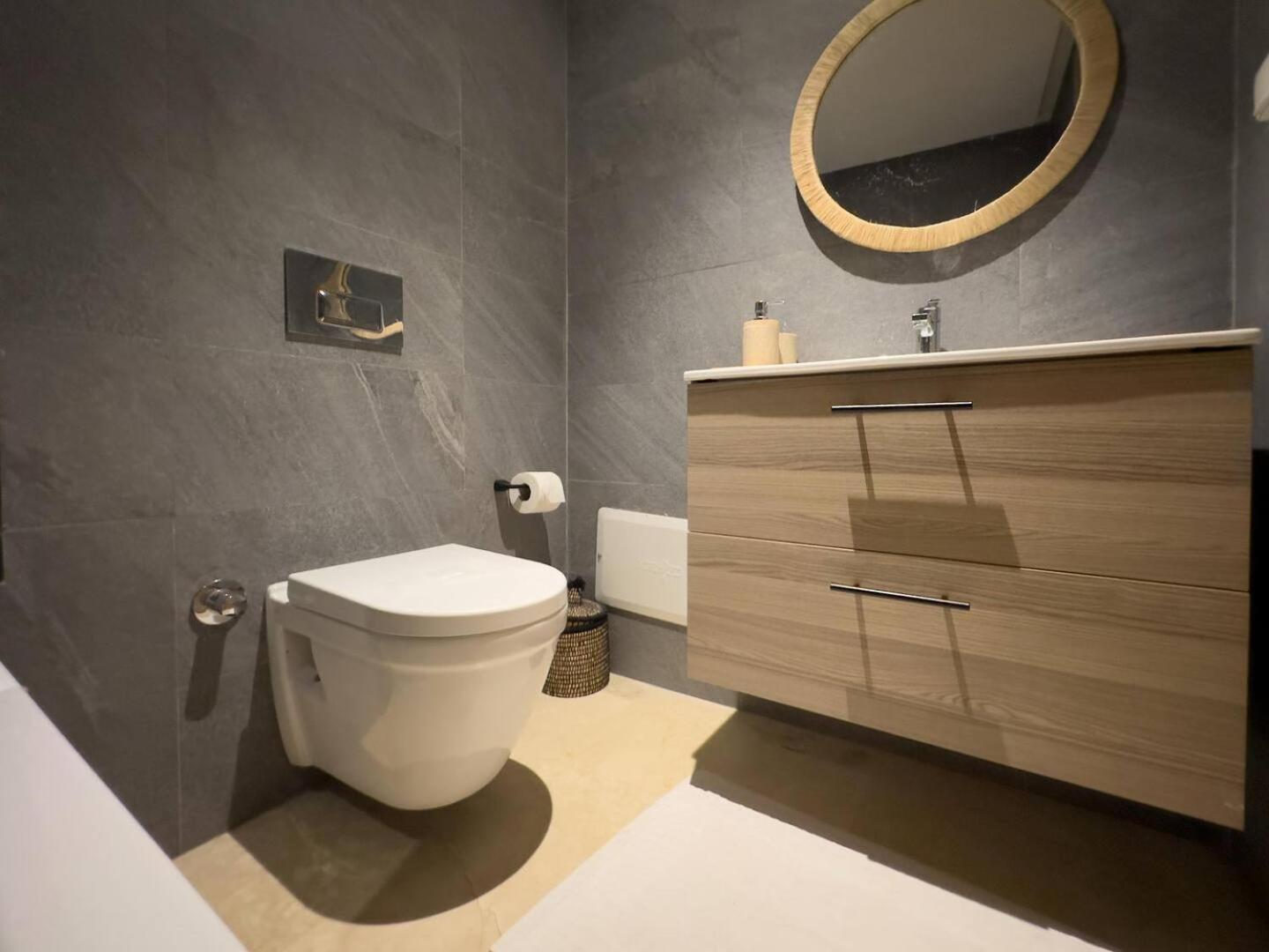 Cosy, Bright Apartment, Residence Pool And Garden Apartment *