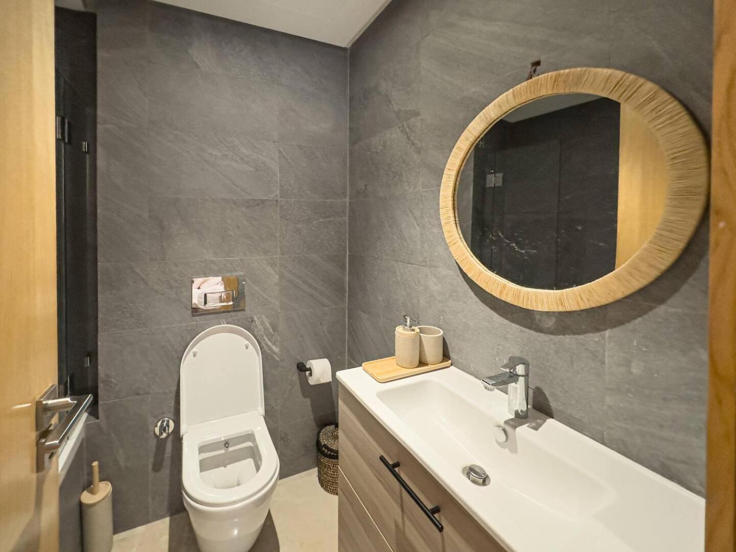 Cosy, Bright Apartment, Residence Pool And Garden Apartment