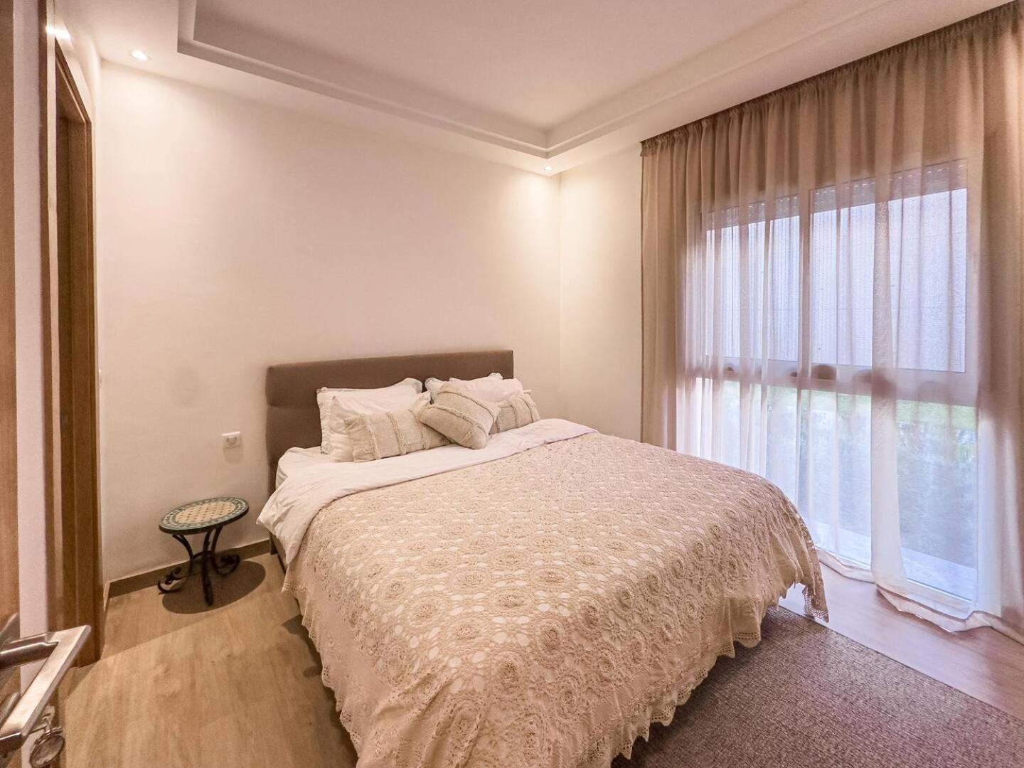 Cosy, Bright Apartment, Residence Pool And Garden