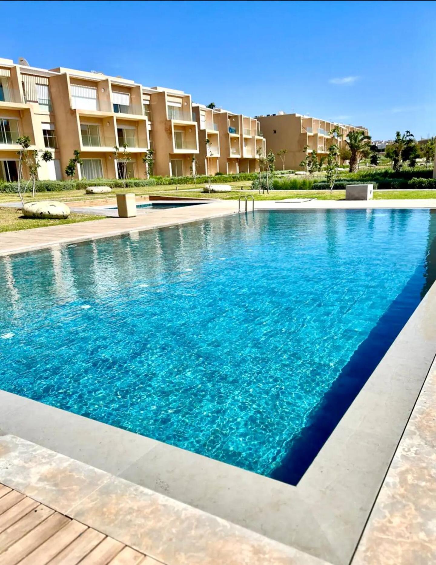 Cosy, Bright Apartment, Residence Pool And Garden Apartment